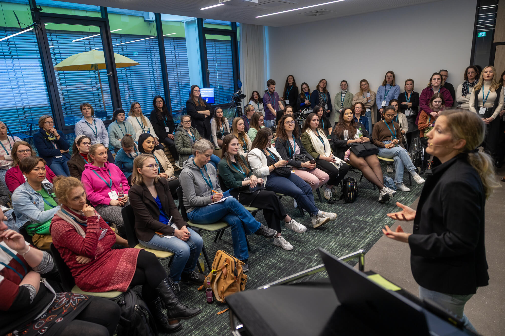 Präsentation im Session-Raum - Women in Tech Night 2025